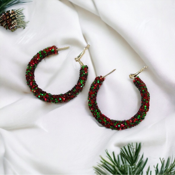 Sparkle & Shine: Must-Have Red & Green Christmas Hoop Earrings! NWT Hoops - Picture 3 of 3